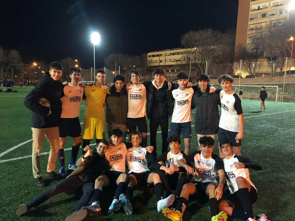 Equipo celebrando tras una jornada